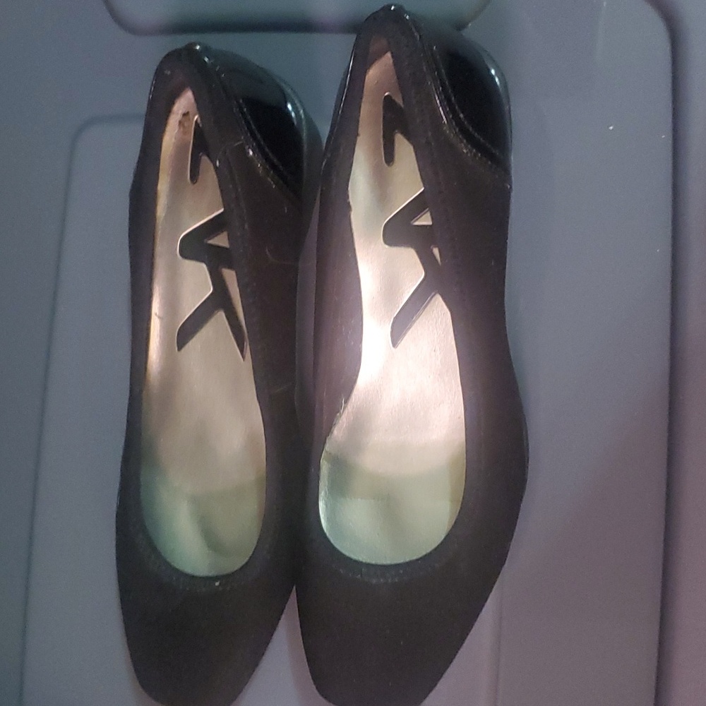 Anne Klein Black Wedges - Picture 3 of 7